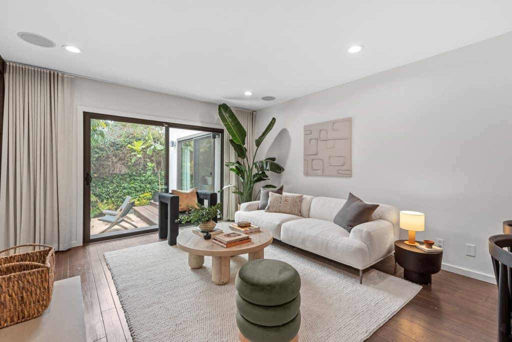 How Real Estate Photographers Can Stay Competitive in the AI Era How Real Estate Photographers Can Stay Competitive in the AI Era